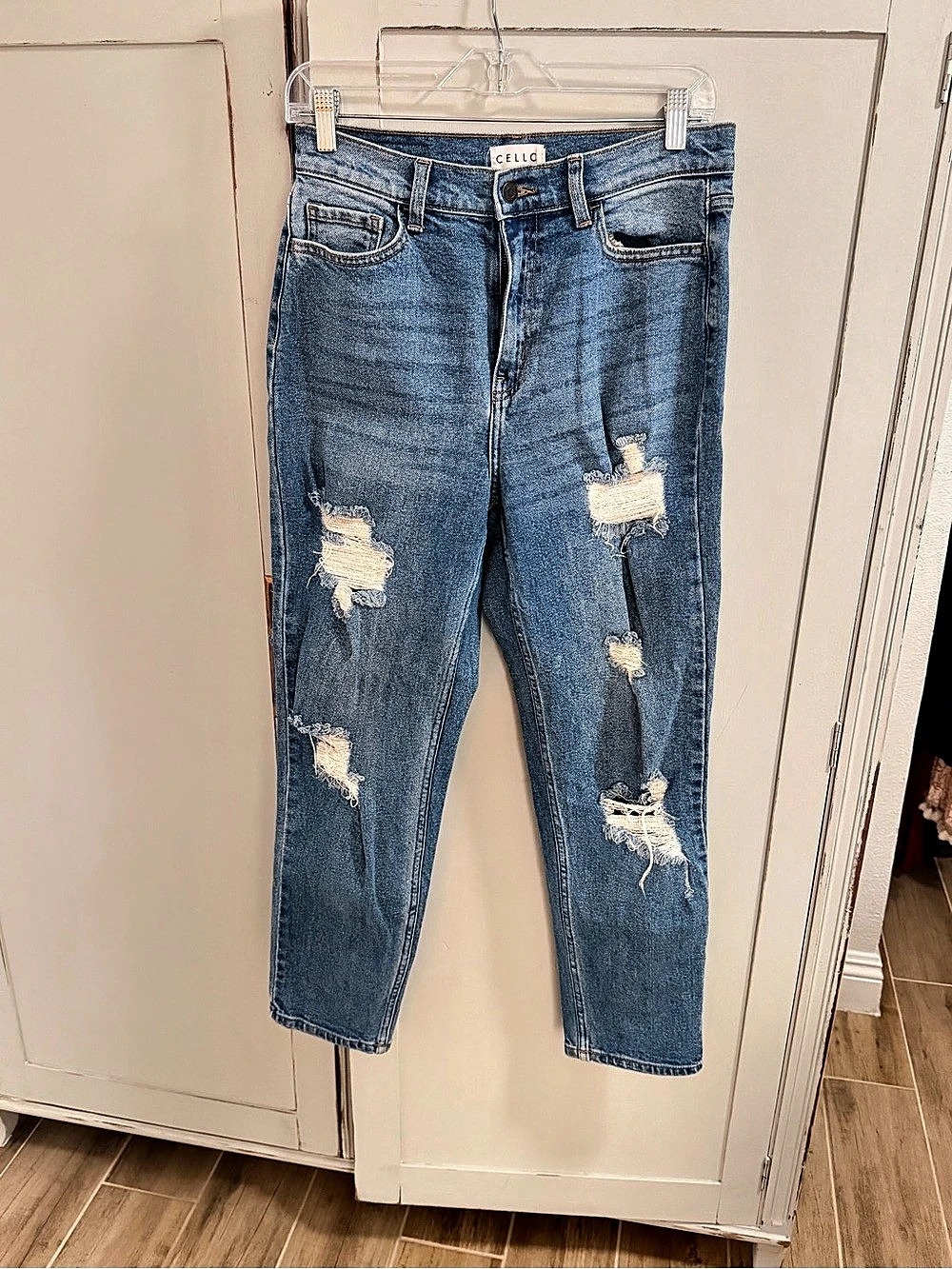 Distressed mom jeans style